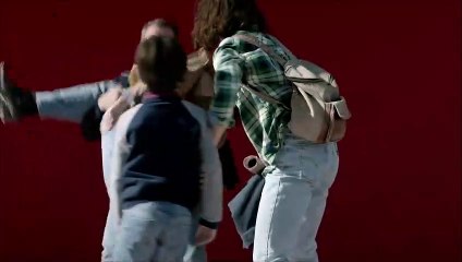 Lejos del mar - Tráiler