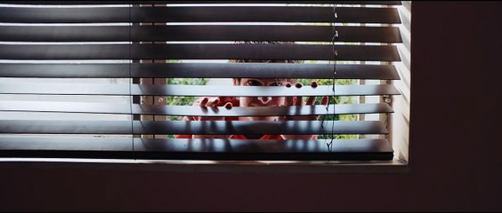 Lo que esconde Silver Lake - Tráiler español (v.o.s.)