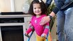 Cette petite fille atteinte de spina bifida apprend à marcher malgré son handicap