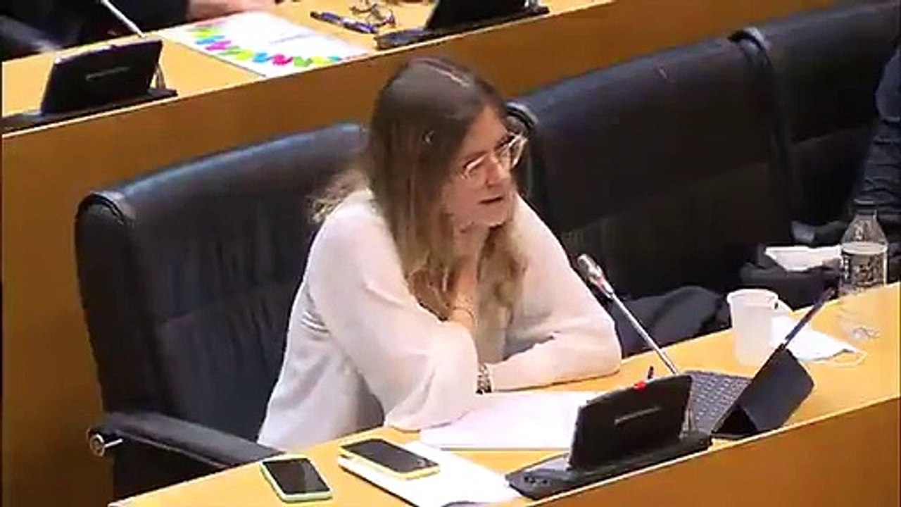 Bea Fanjul le habla muy clarito a la macarra de Irene Montero