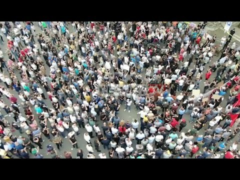 Protesta e artistëve kundër shembjes së Teatrit/ Report Tv sjell pamje me dron ORA 18:00