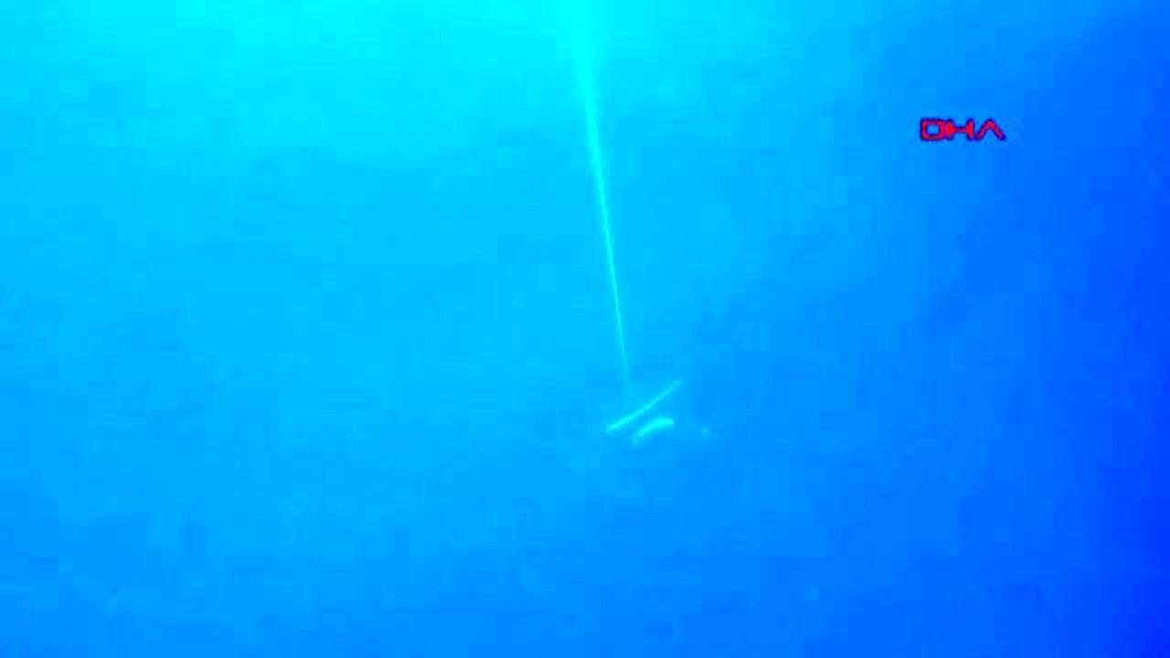 ÇANAKKALE Milli sporcular, 19 Mayıs anısına 50 metre derinlikte Türk bayrağı açtı