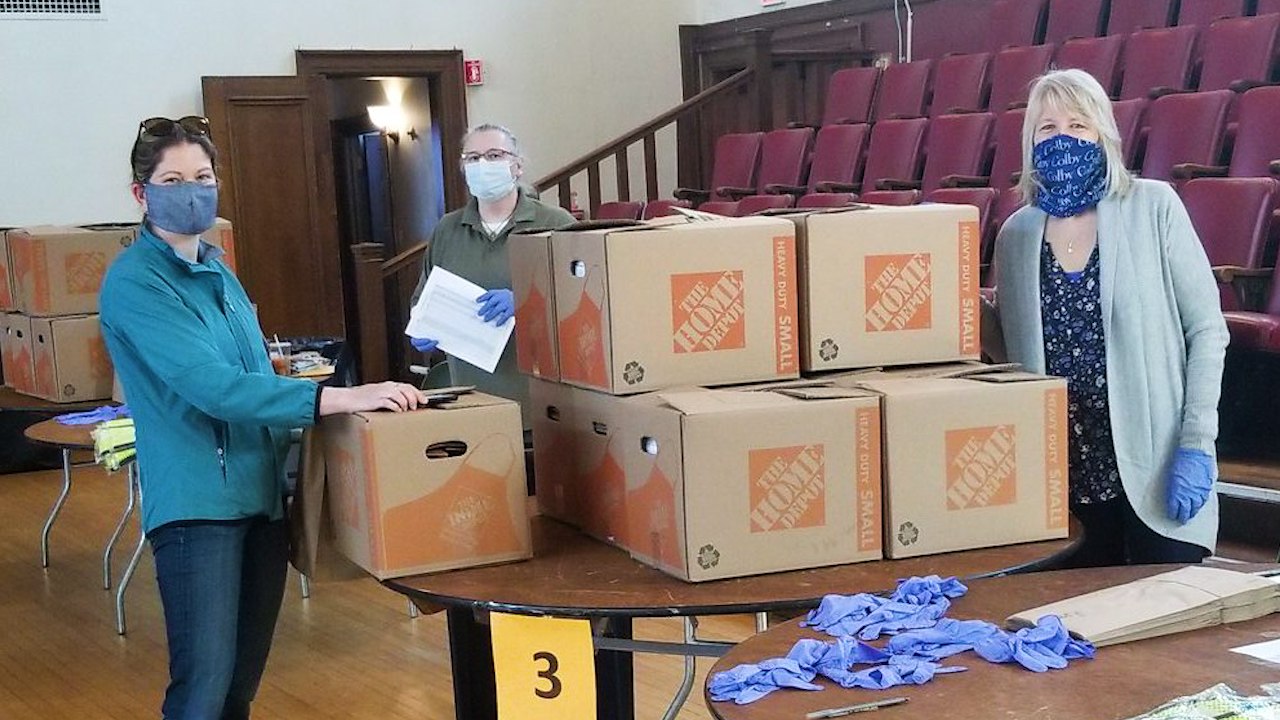 Volunteers Go Door-To-Door To Distribute Masks