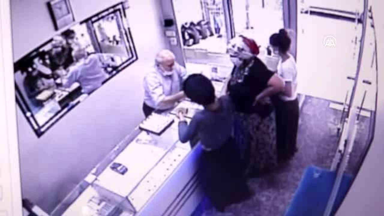 Kuyumcudan hırsızlık anları kamerada
