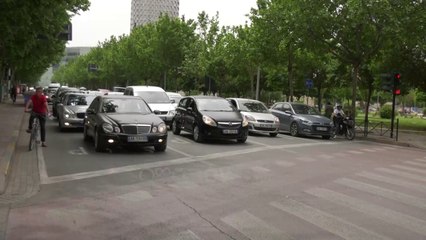 Ora News - Lehtësimi i lëvizjes rikthen trafikun në Tiranë