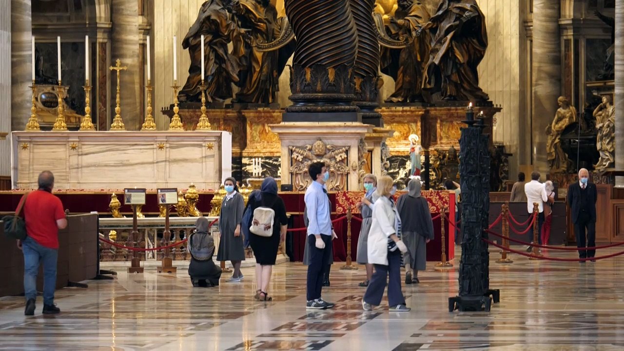 Reabren la basílica de San Pedro en Roma y la Acrópolis de Atenas