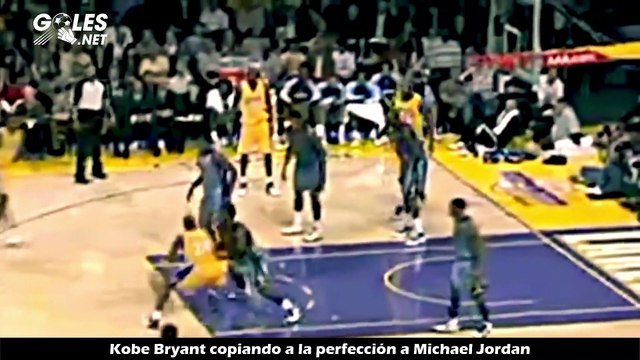 Kobe Bryant copiando a la perfección a Michael Jordan