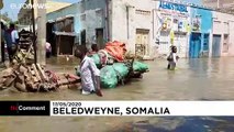 شاهد: فيضان في الصومال يزهق أرواح العشرات ويترك المئات عالقين