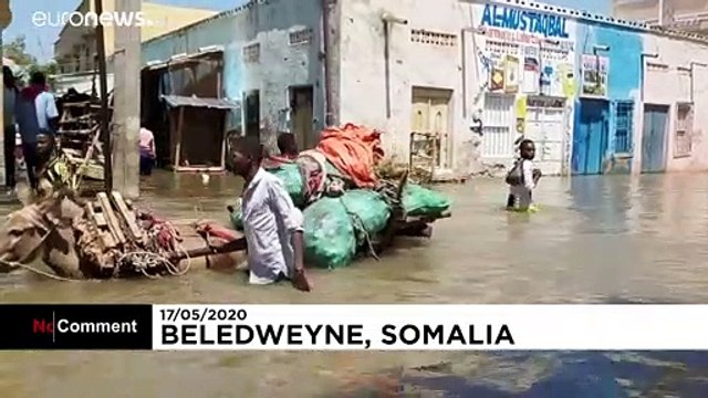 شاهد: فيضان في الصومال يزهق أرواح العشرات ويترك المئات عالقين