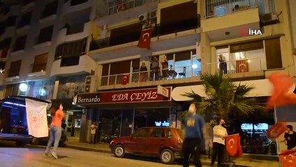 Balkonlarda 'Evde Kal Hareketsiz Kalma' etkinliği