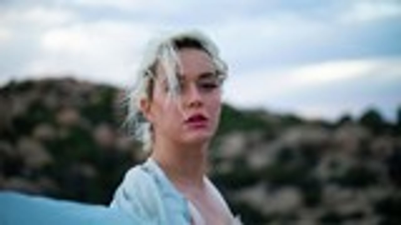 Katy Perry Gives First TV Performance of 'Daisies' on 'American Idol' | Billboard News