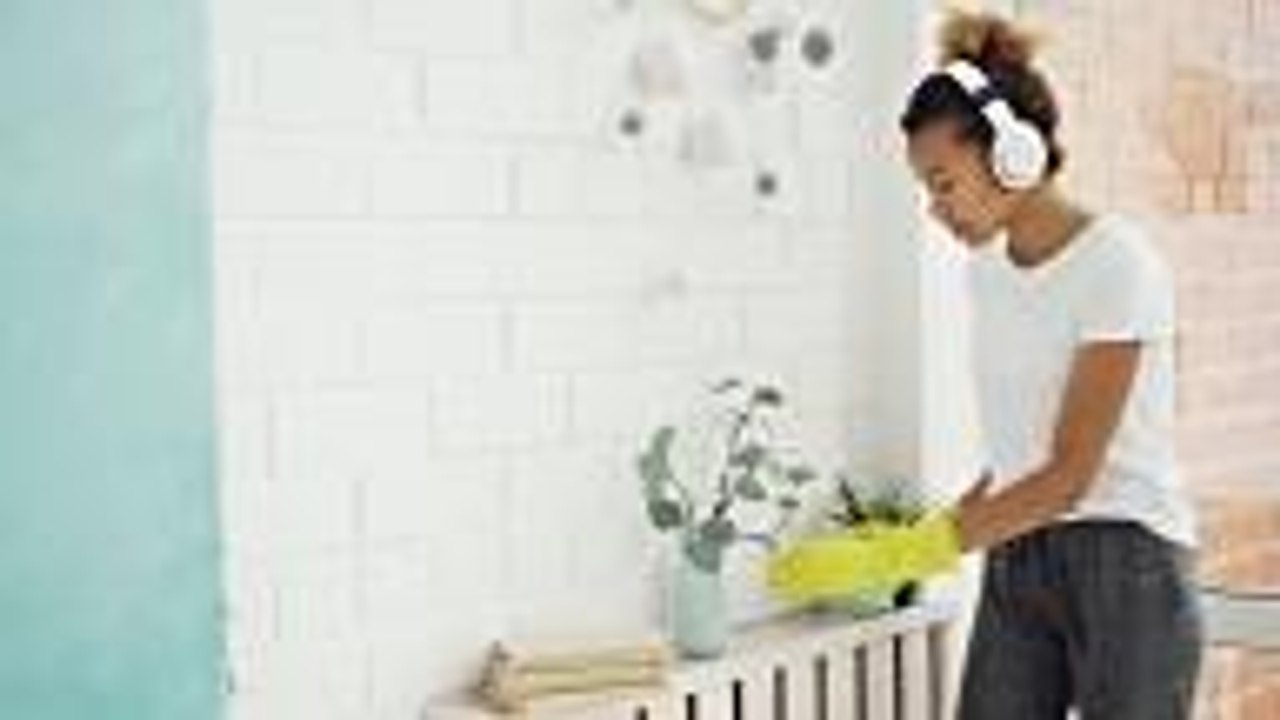 7 Meditative Cleaning Tasks to Tackle When You're Stressed
