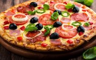 Are you a Pizza freak? Here is the best way to make freaking mouth-watering Pizza!