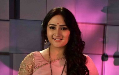 Serial Aur Cinema: TV star Aditi Sajwan shops for New Year's Eve