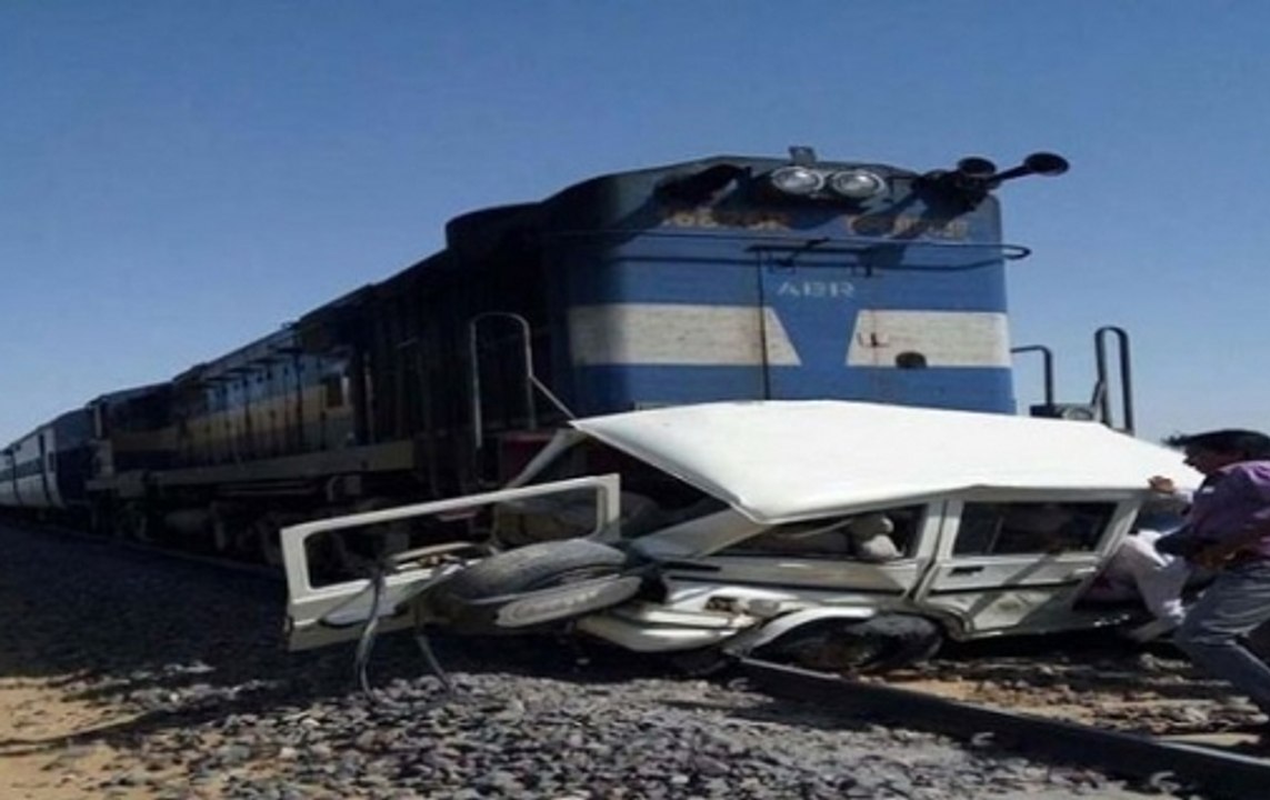 Speed News | Uttar Pradesh: Bolero collides with train, four killed