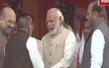 Yogi Adityanath’s oath taking ceremony: Modi all ears to Mulayam, pats Akhilesh; Mayawati absent