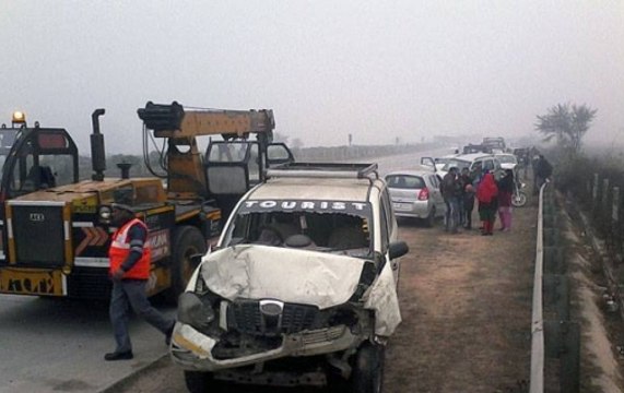 18 cars collide on Agra-Yamuna expressway due to low visibility