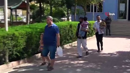 Karısının terk ettiği çocuklarıyla polisten yardım istedi