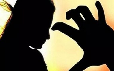 Patna: Girls beat up boy for misbehaving