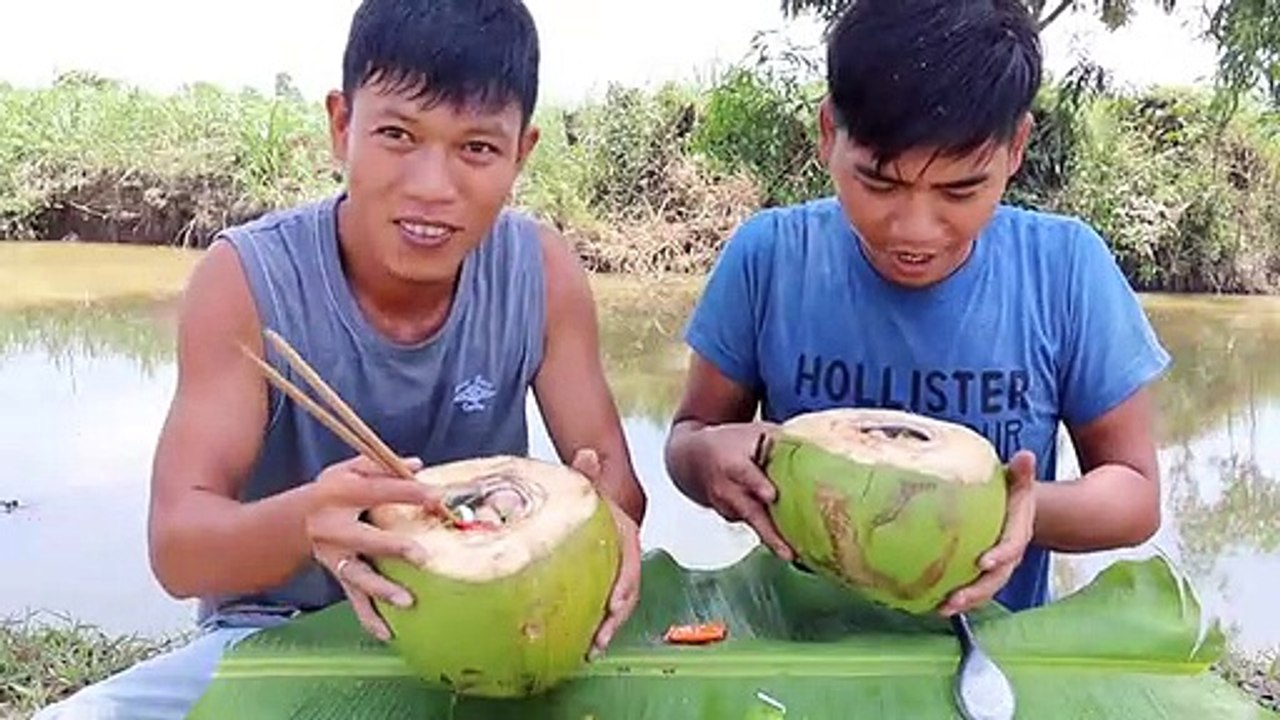 Thử Ăn Mì Tôm Trong Trái Dừa Sẽ NTN
