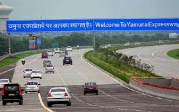 Drivers may lose their licences for speeding on Yamuna Expressway