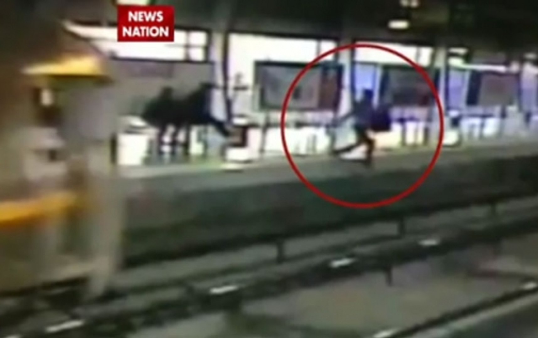 Woman jumps before Metro train in suicide bid - video Dailymotion
