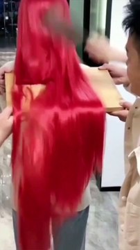 Il coupe les cheveux comme des Sushis, au sabre !