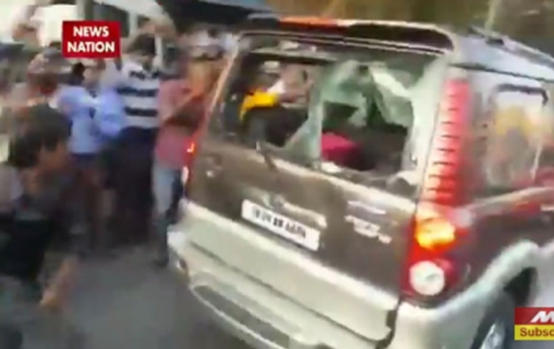 V K Sasikala's convoy attacked near Bengaluru court