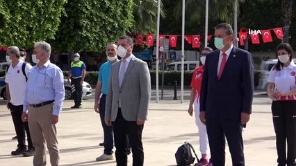 Sosyal mesafeli, maskeli 19 Mayıs kutlaması