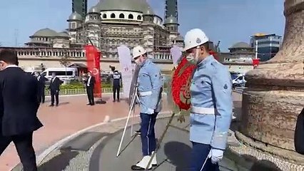 İmamoğlu 19 Mayıs'ta vesilesiyle Taksim Cumhuriyet Anıtı’nda çelenk bıraktı