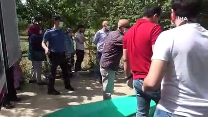 Uşak'ta lastik değiştiren yaşlı adam aracın altında kalarak can verdi