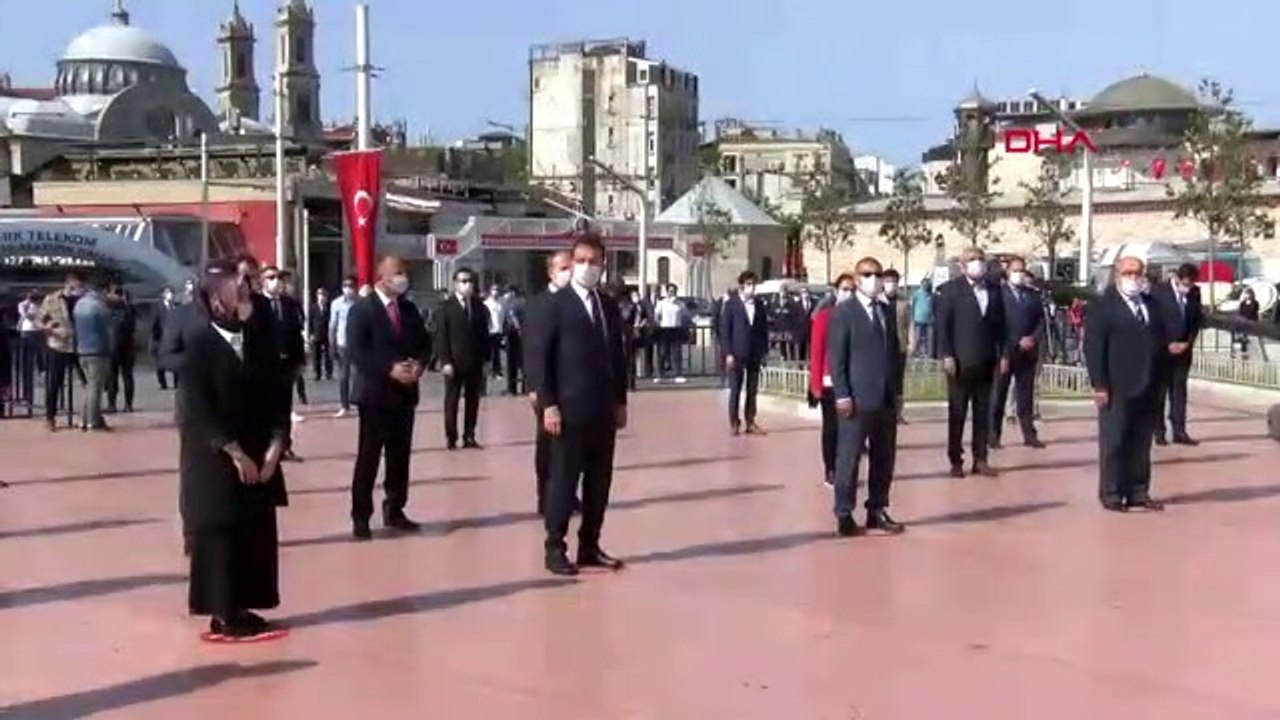 Taksim Cumhuriyet Anıtı’nda 19 Mayıs töreni