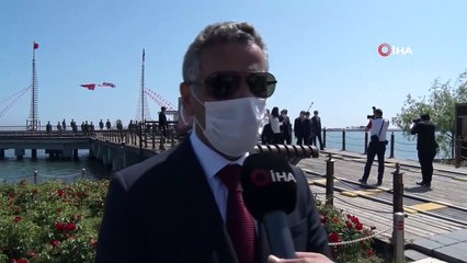 Atatürk'ü temsil eden bayrak karaya çıkarıldı