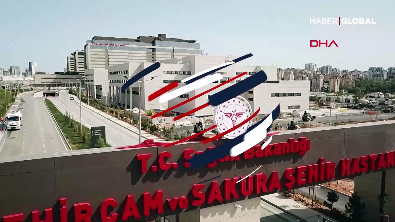 Başakşehir Çam ve Sakura Şehir Hastanesi'nin tabelası asıldı