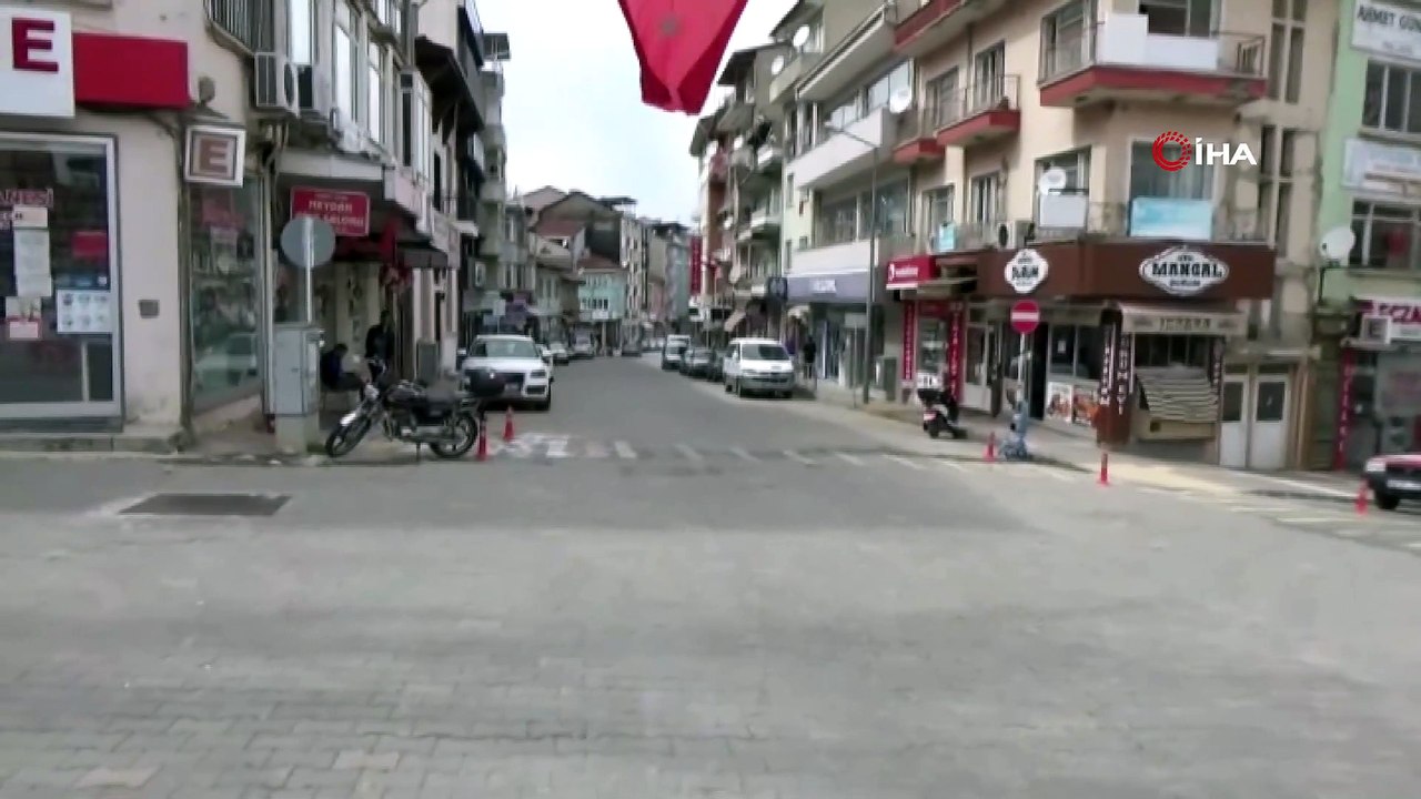 Yamaç paraşütü ile Türk Bayraklı 19 Mayıs kutlaması