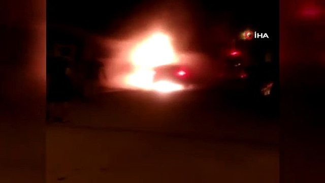 Alev alan lüks otomobil hurdaya döndü