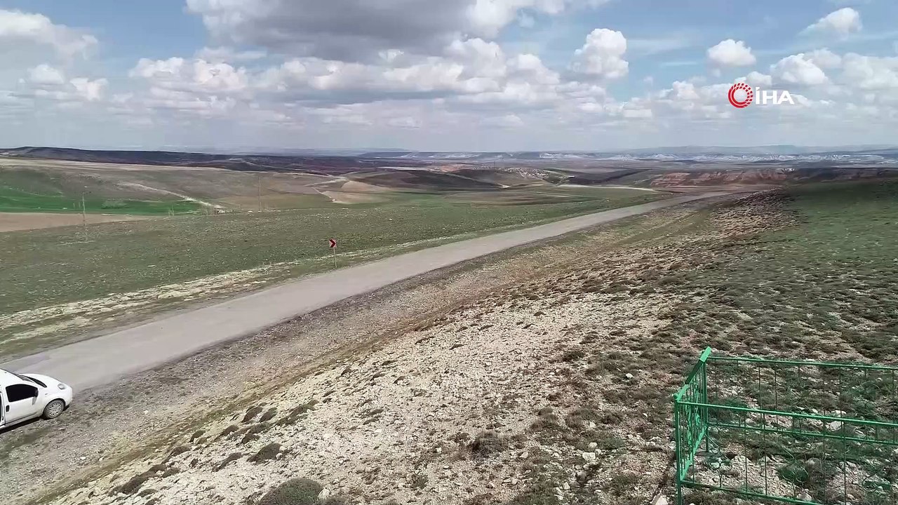 Bozkırın ortasında tek mezarı, görenler anlam veremiyor