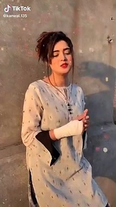 Romantic cute girl whatsappstatus video kanwal aftab pakistani girl bollywood song tseries inida hit trending kiss scene