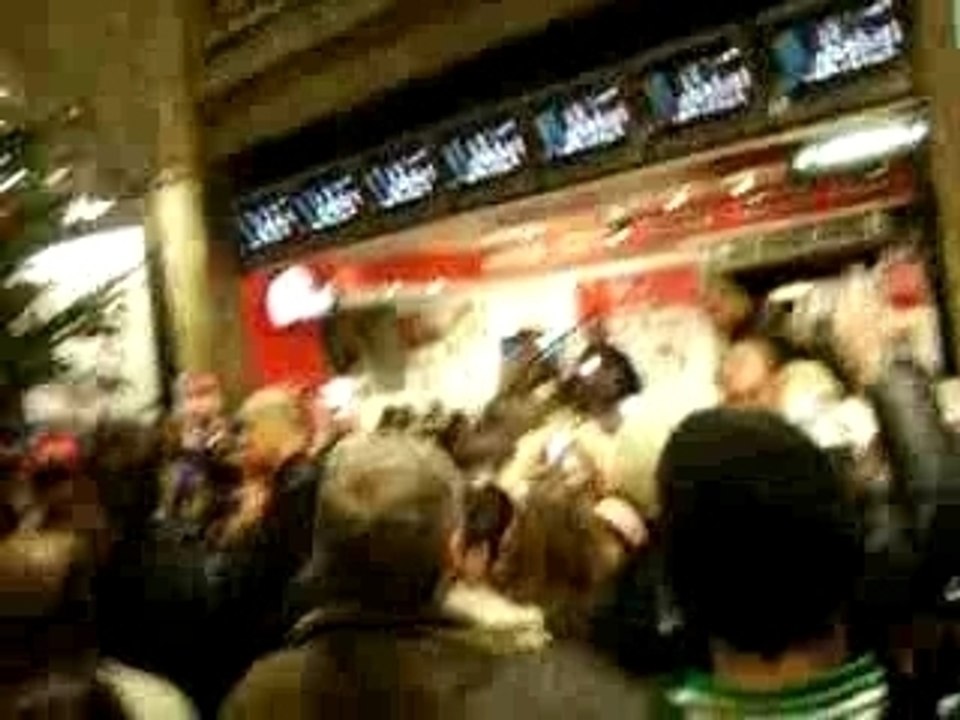 Alizée - Séance de Dédicaces - 03/12/2007