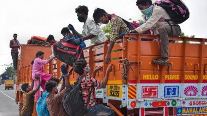 Скачать видео: 9 migrant labourers killed in truck-bus collision in Bihar