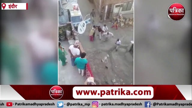 Indore में पुलिसकर्मियों पर फिर किया पथराव Attacked on Police Force at Indore Mp