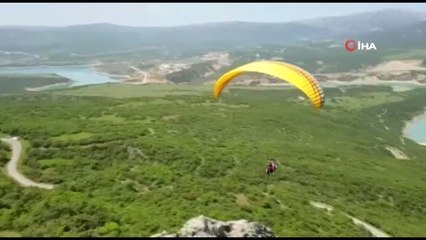 Tunceli'de Yamaç Paraşütlü bayram kutlaması
