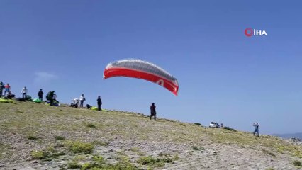 Bin 500 metrede Türk bayraklarıyla 19 Mayıs'ı kutladılar