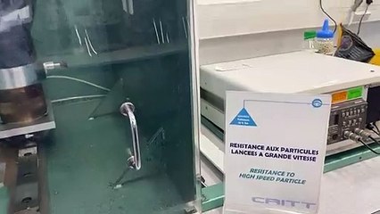 Châtellerault : le CRITT soumet des visières anti-Covid-19 à des "crash-tests"avant homologation