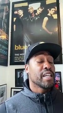 Blue grubundan Simon Webbe, Emrah şarkısı söyledi