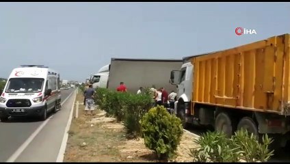 Sürücü fenalaştı kamyon refüje çıktı