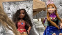 Sophia,  Isabella e Alice Fazendo Copcake Recheados com Doces - Disney Princesas Rapunzel e Frozen