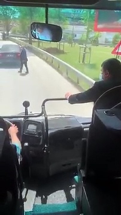 Polis, Kadıköy Belediyesi Başkanı'nın otobüsünün önünü kesti