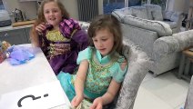 Sophia, Isabella  e Alice - Jogando o Jogo das Princesas - Disney Princesas Jasmine, Rapunzel e Moana