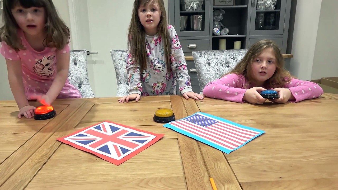 Sophia, Isabella e  Alice Brincando de Adivinhações